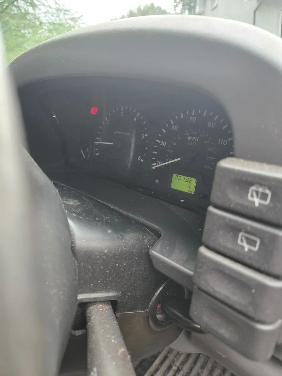 Land Rover Discovery 2003 - Image 4
