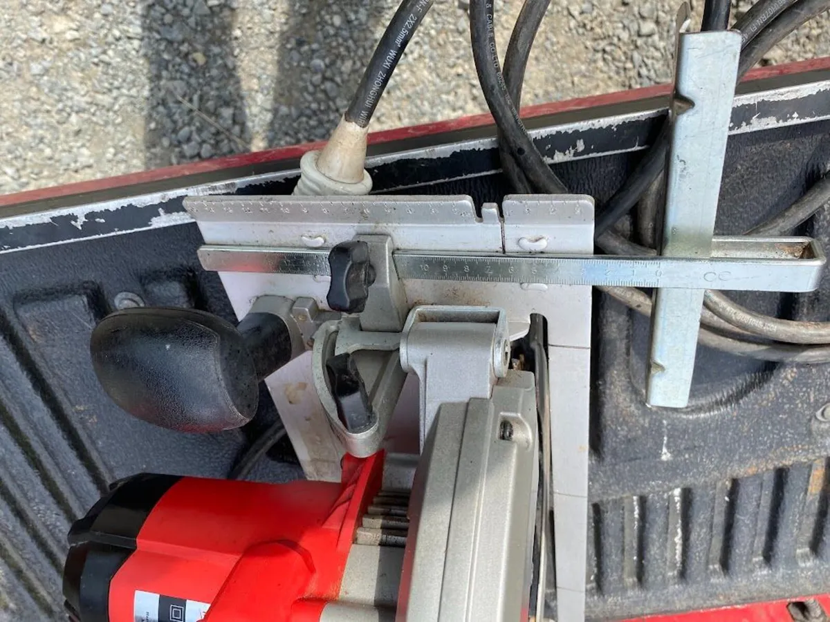 Milwaukee  CS855B Circular Saw - Image 4