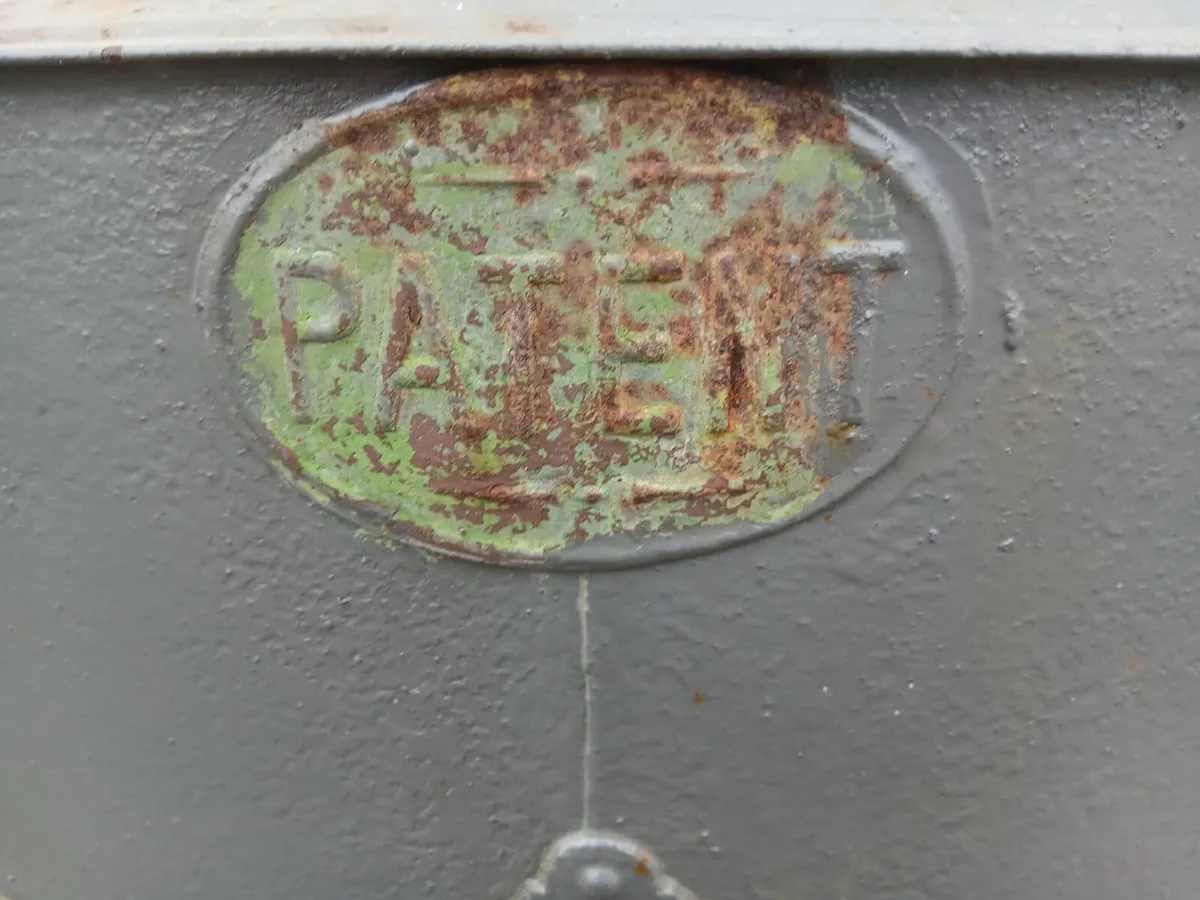 Vintage steel  shell garage oil dispenser - Image 2