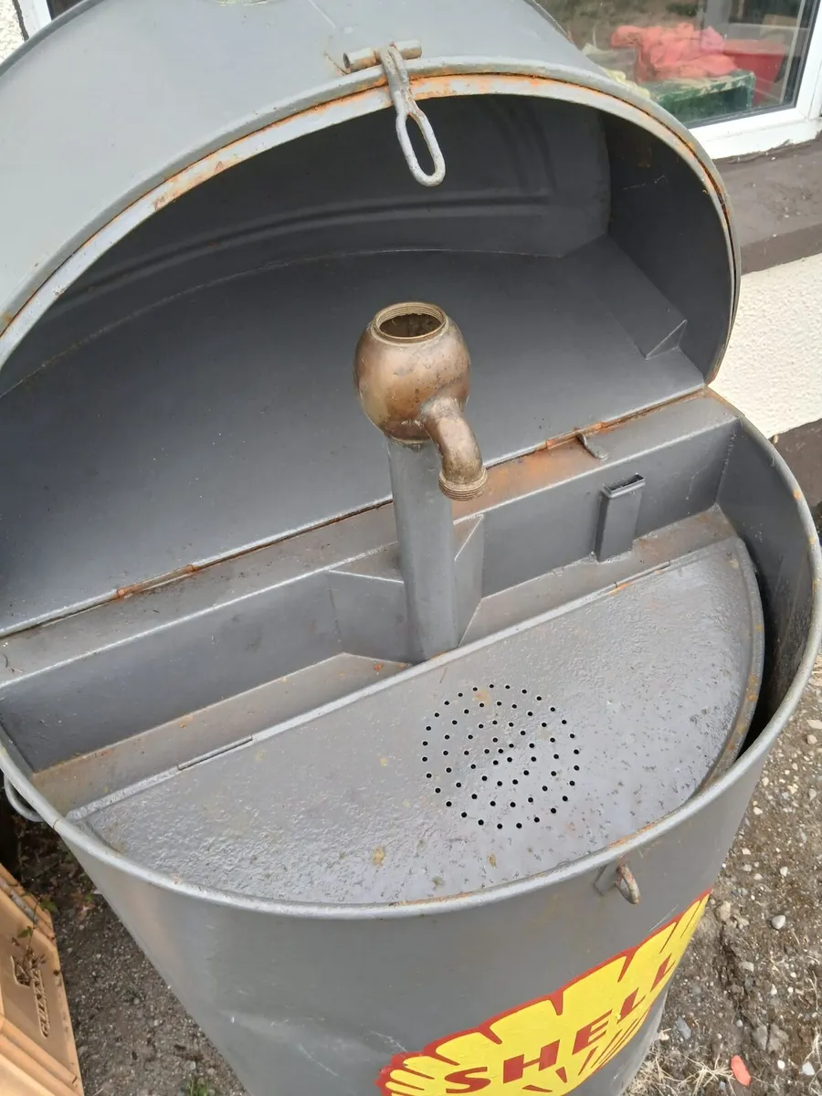 Vintage steel  shell garage oil dispenser - Image 3