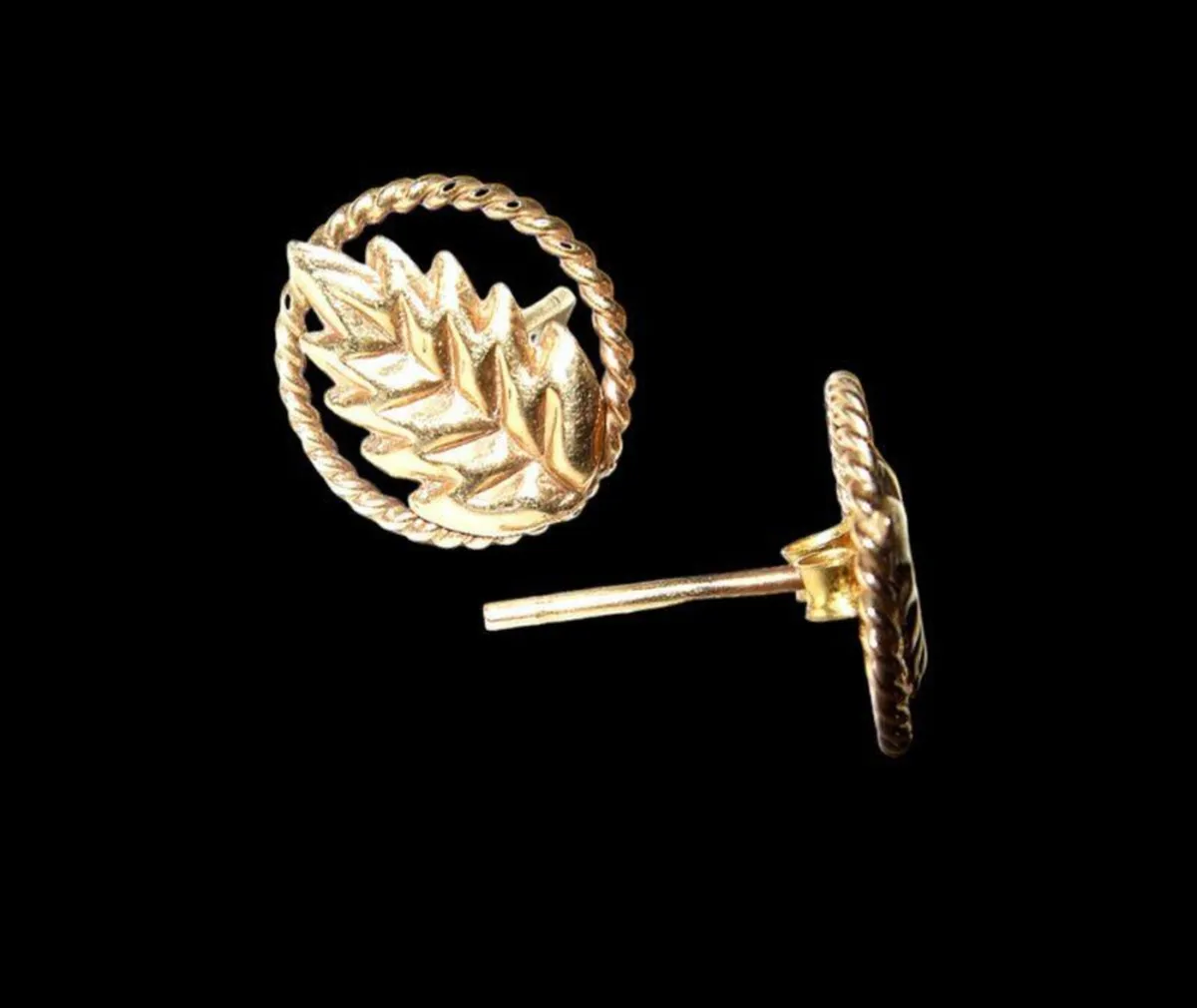 Vintage Hallmarked 18ct Gold Leaf Stud Earrings - Image 3