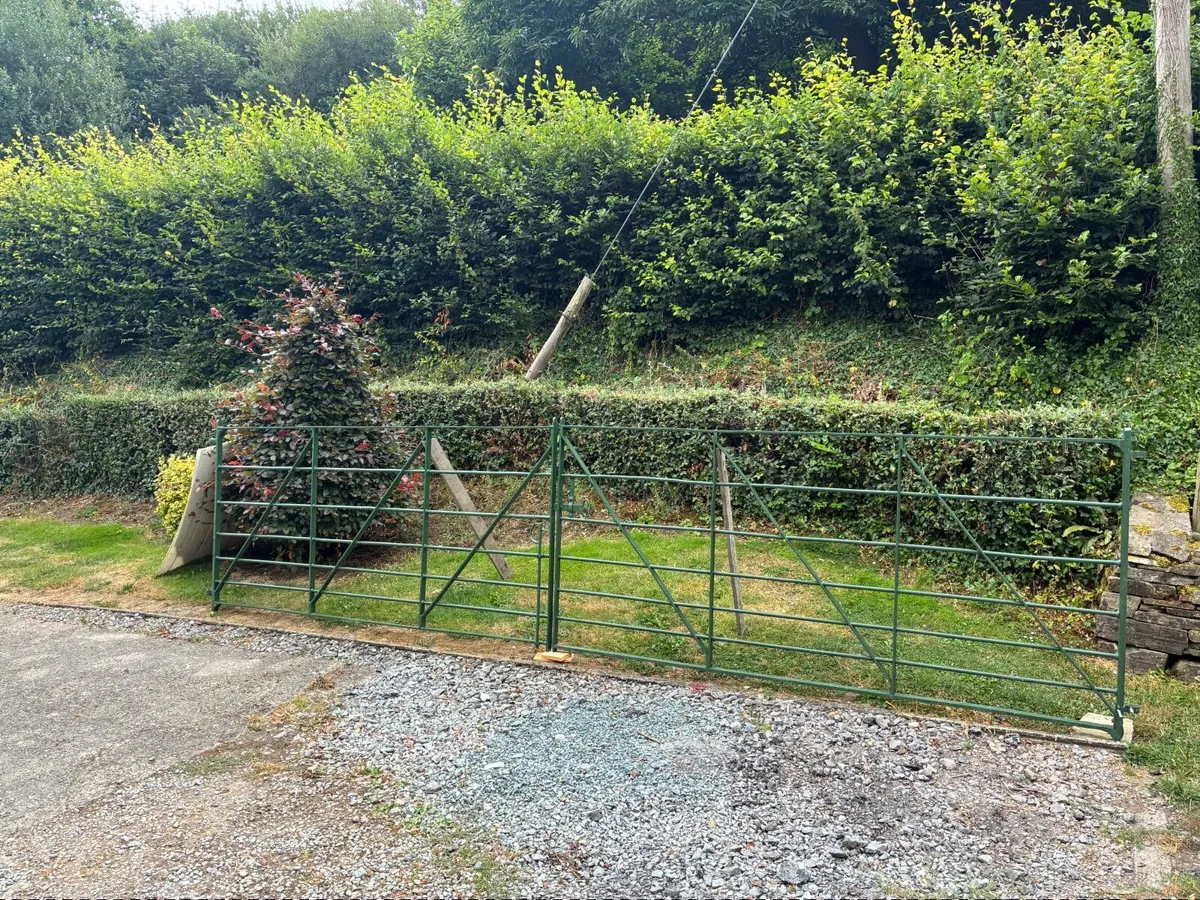 Gates - Image 1