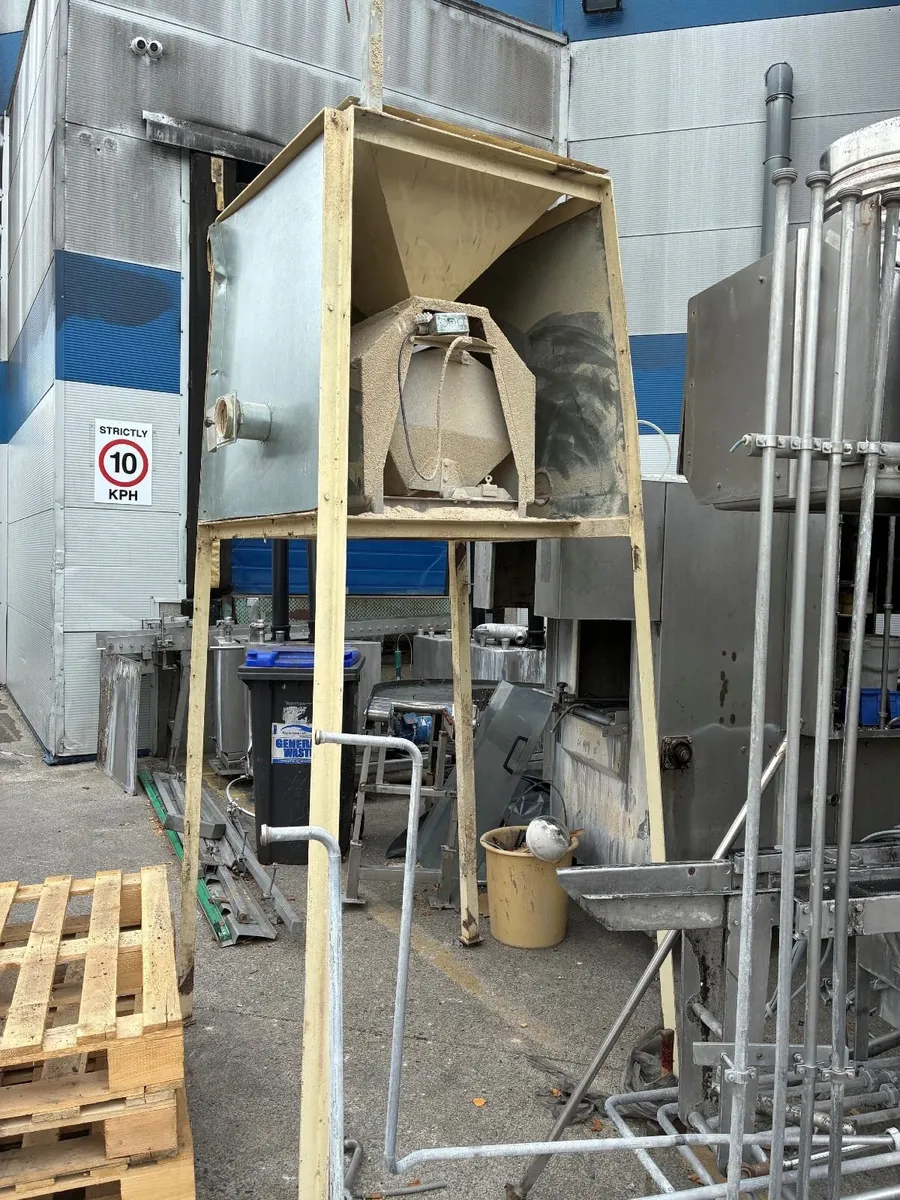 Wakely 360 Roller Mill plus 10kg tip scale weigher - Image 1