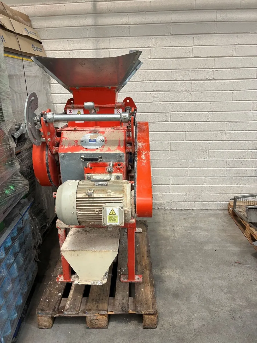 Wakely 360 Roller Mill plus 10kg tip scale weigher - Image 4