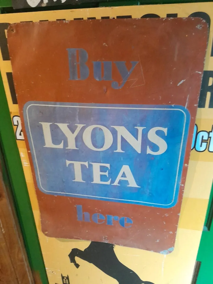 Vintage  lyons tea  tin singh - Image 1