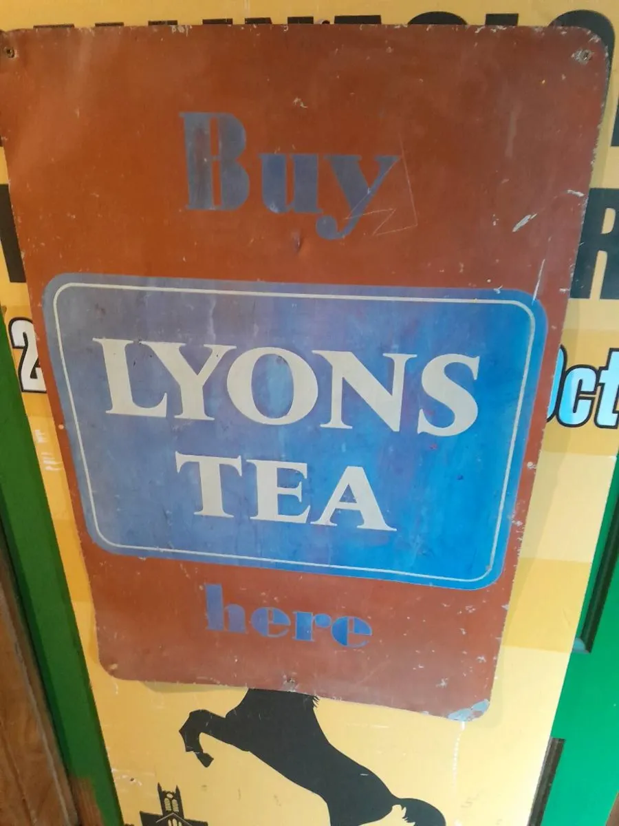 Vintage  lyons tea  tin singh - Image 3