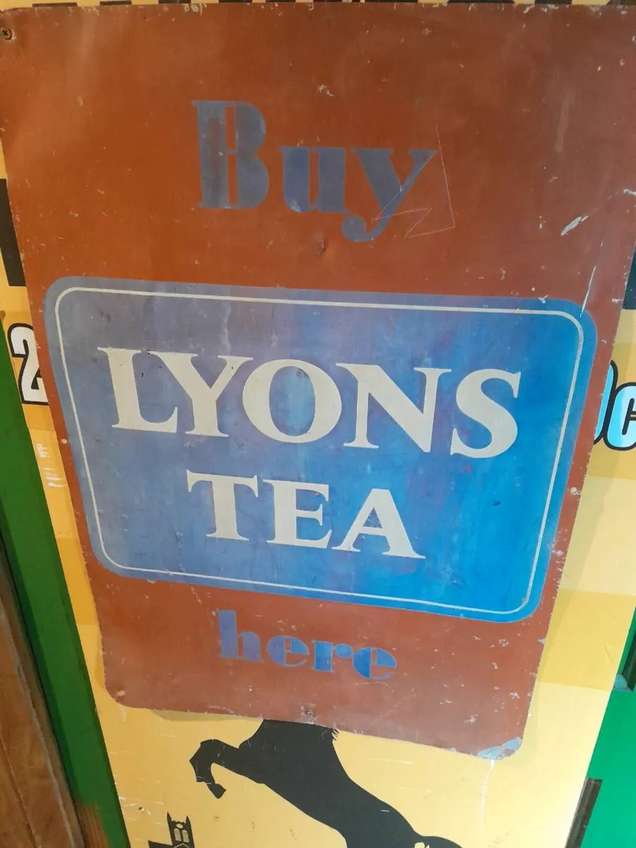 Vintage  lyons tea  tin singh - Image 4