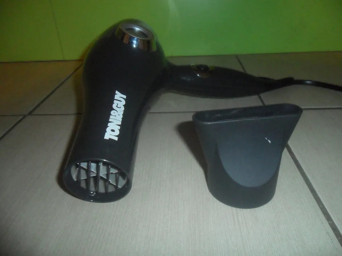 Toni & Guy hair dryer - Image 3