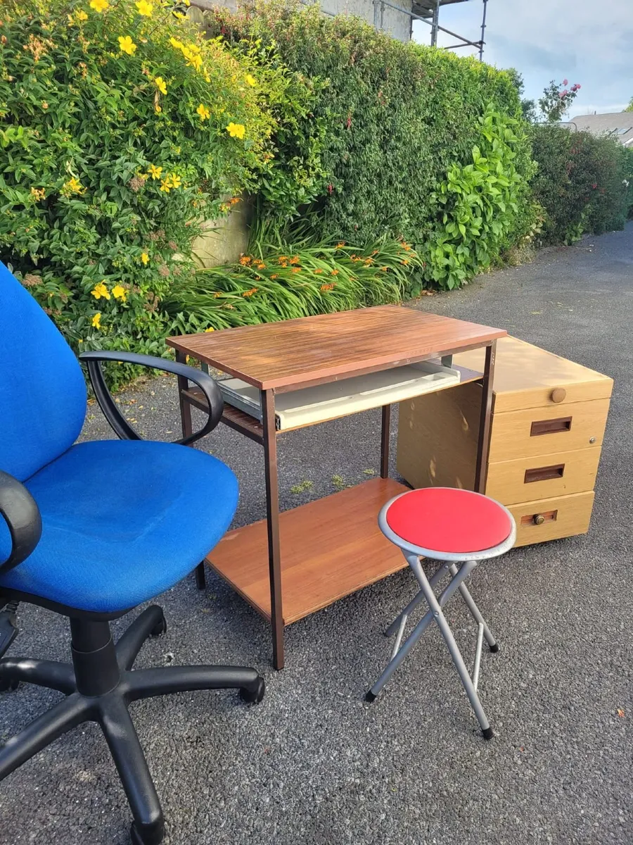 Desk,chair and locker - Image 1