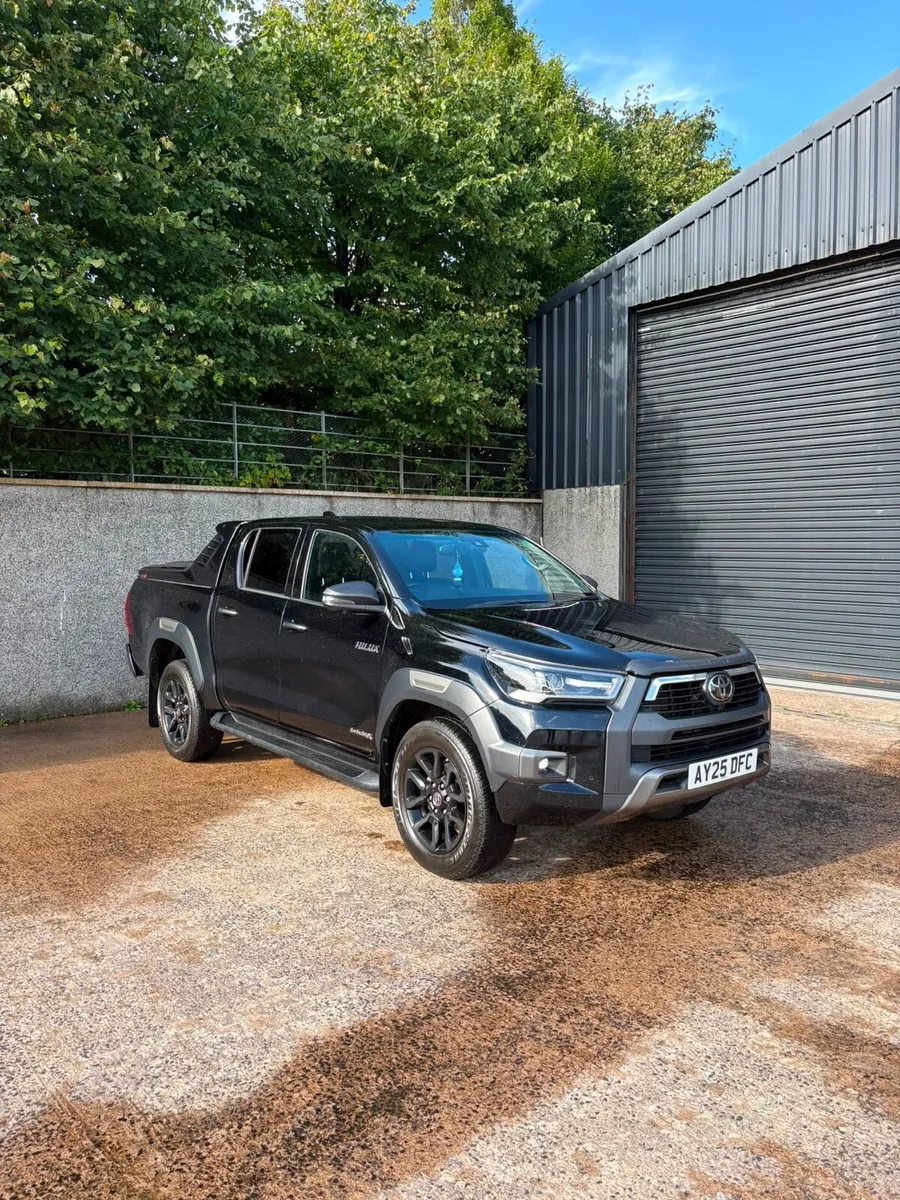 2025 Toyota hilux invincible x 48v - Image 1