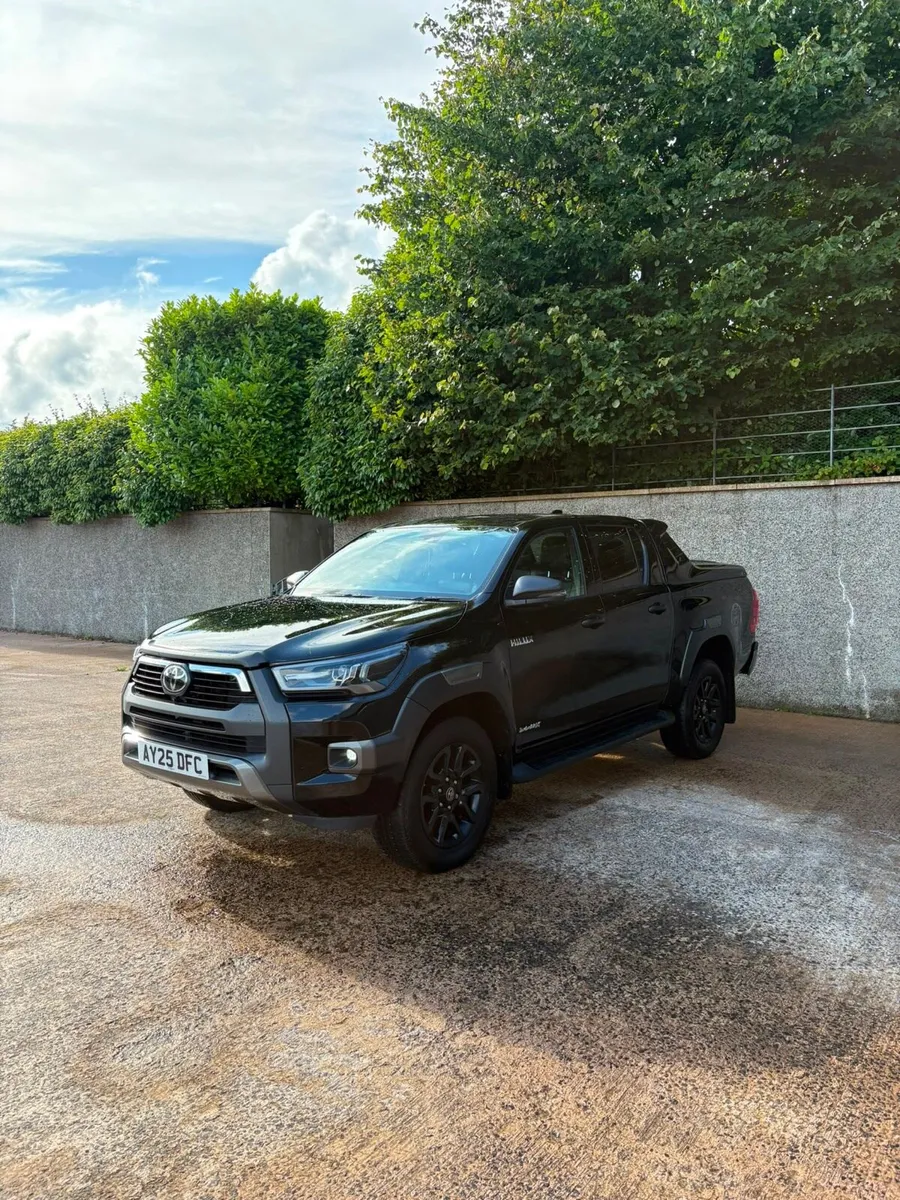 2025 Toyota hilux invincible x 48v - Image 2