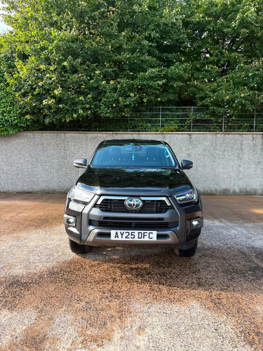 2025 Toyota hilux invincible x 48v - Image 3
