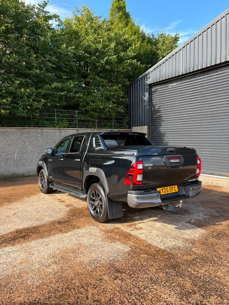 2025 Toyota hilux invincible x 48v - Image 4