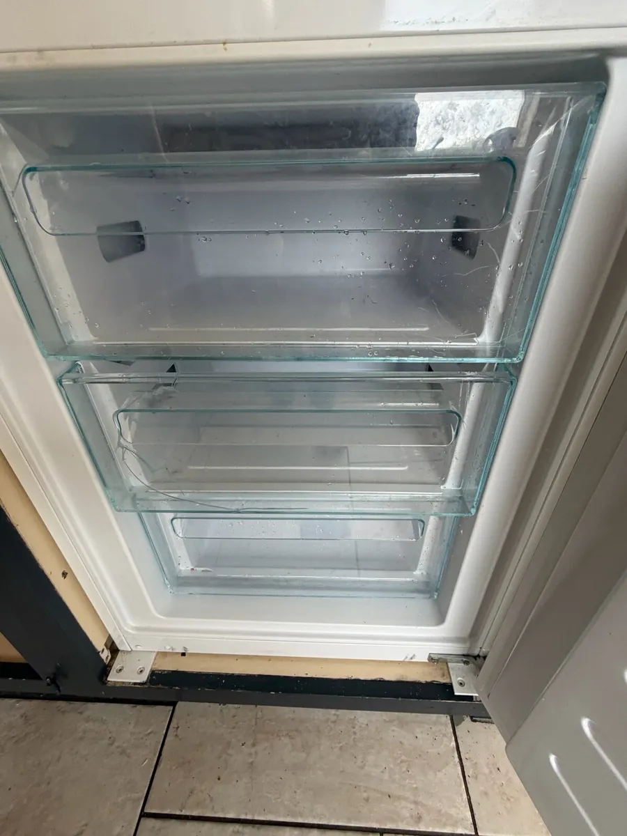 Candy Integrated 70/30 Fridge Freezer - Image 3