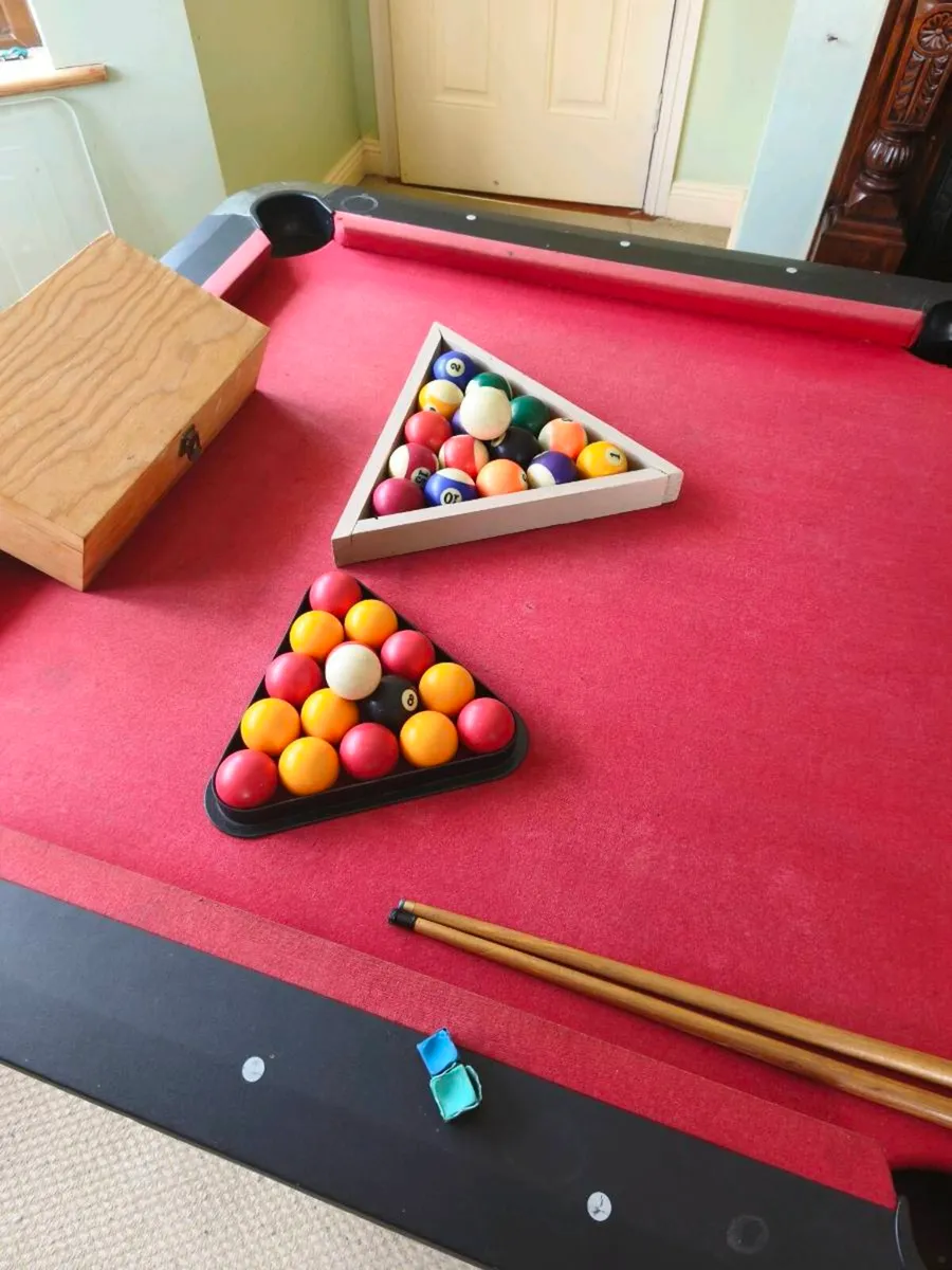 Pool table - Image 1