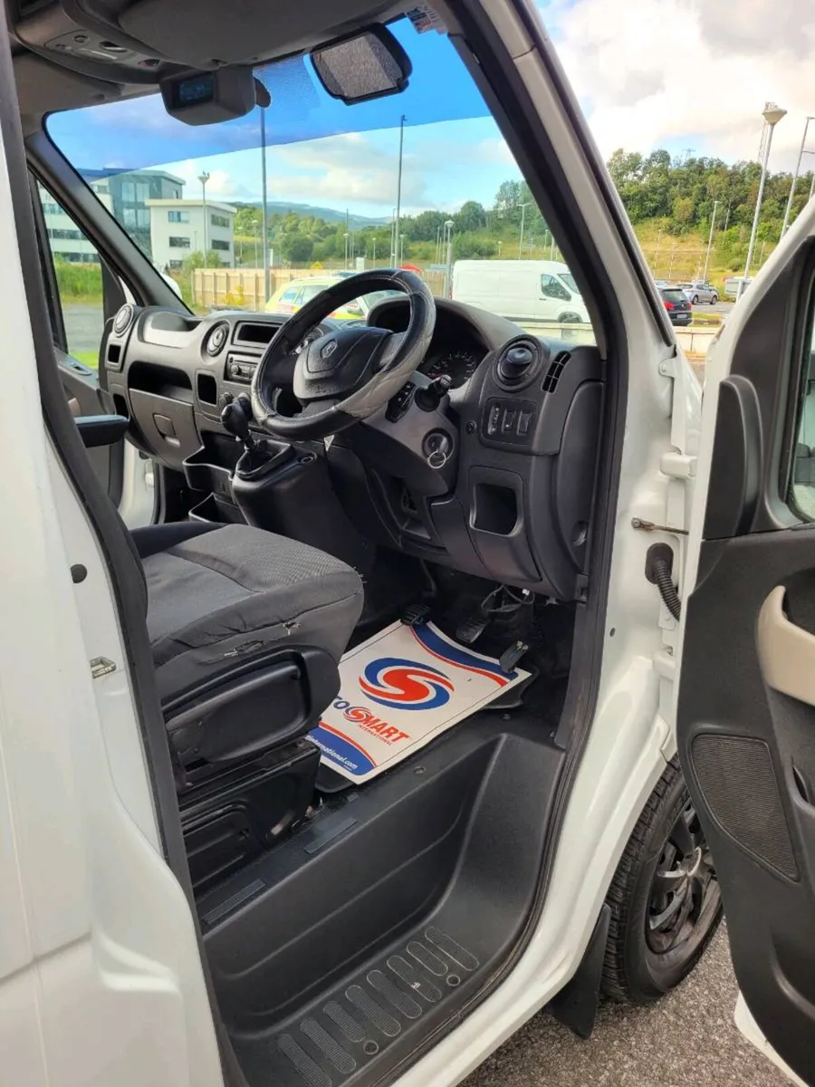 Renault Master Campervan - Image 4