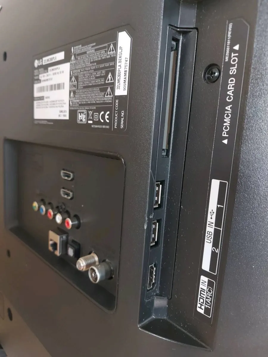 LG 32" smart TV - Image 3