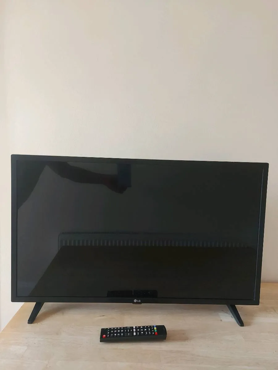 LG 32" smart TV - Image 1