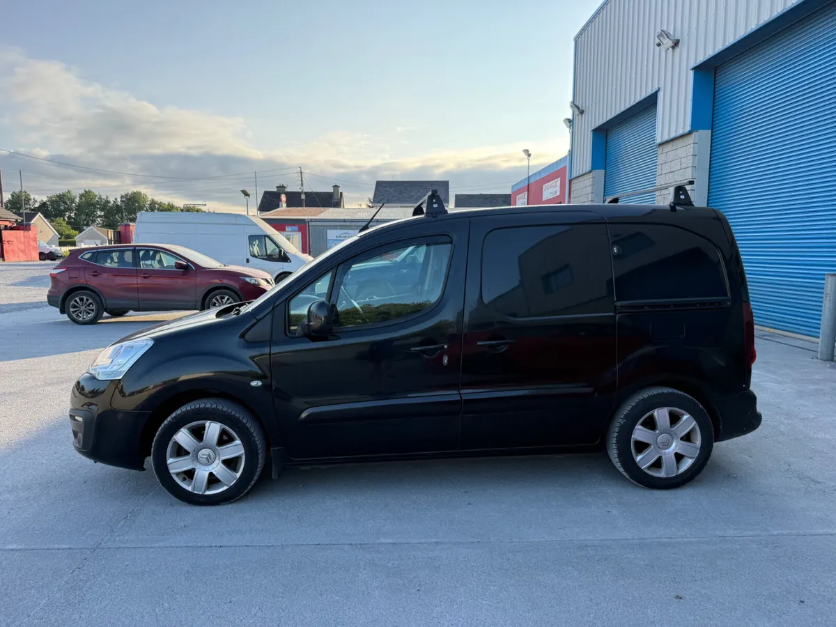 Citroen Berlingo 2016 Low KM Rear Reversing Camera - Image 3