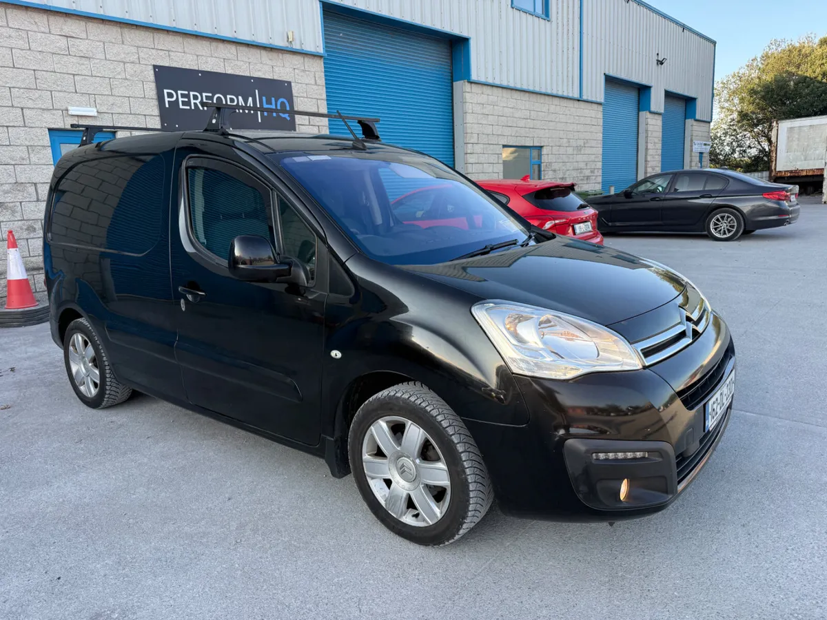 Citroen Berlingo 2016 Low KM Rear Reversing Camera - Image 2