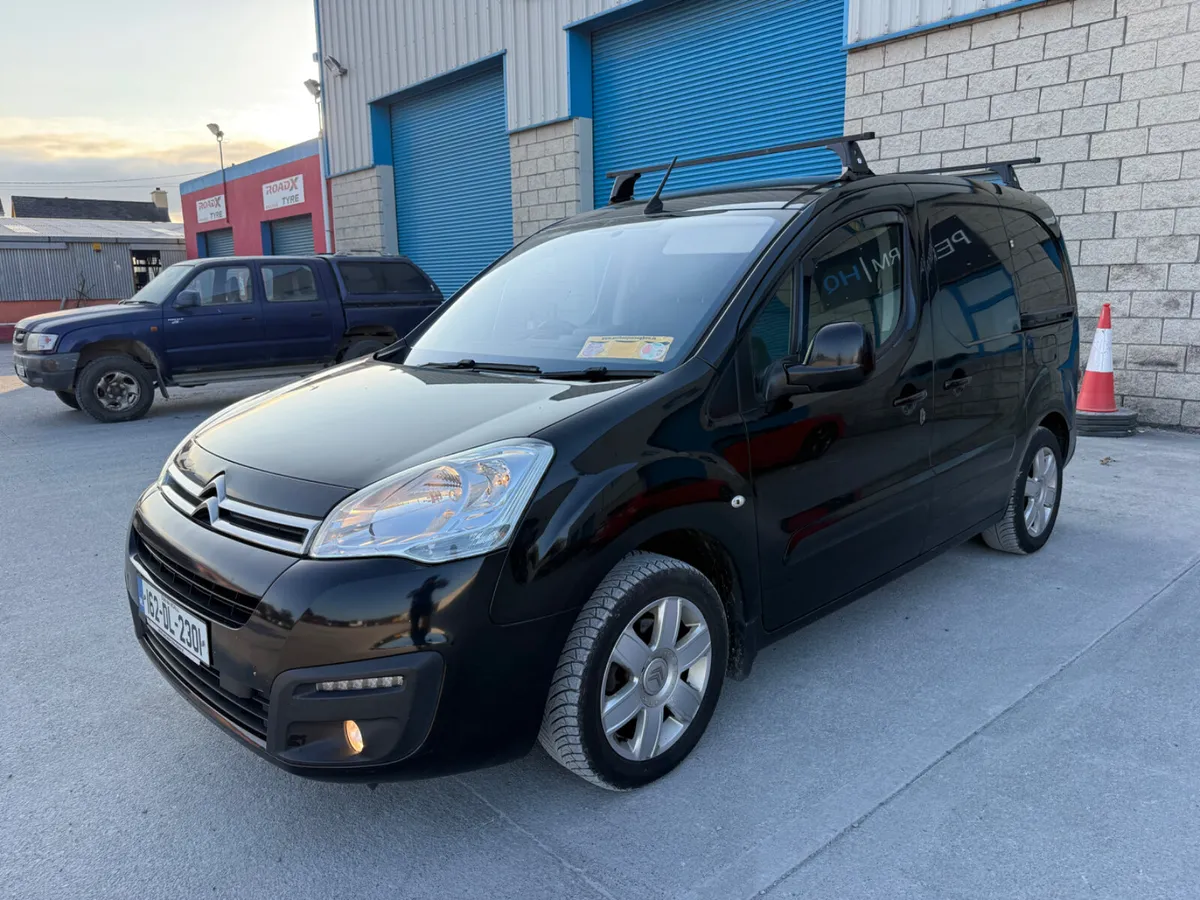 Citroen Berlingo 2016 Low KM Rear Reversing Camera - Image 1