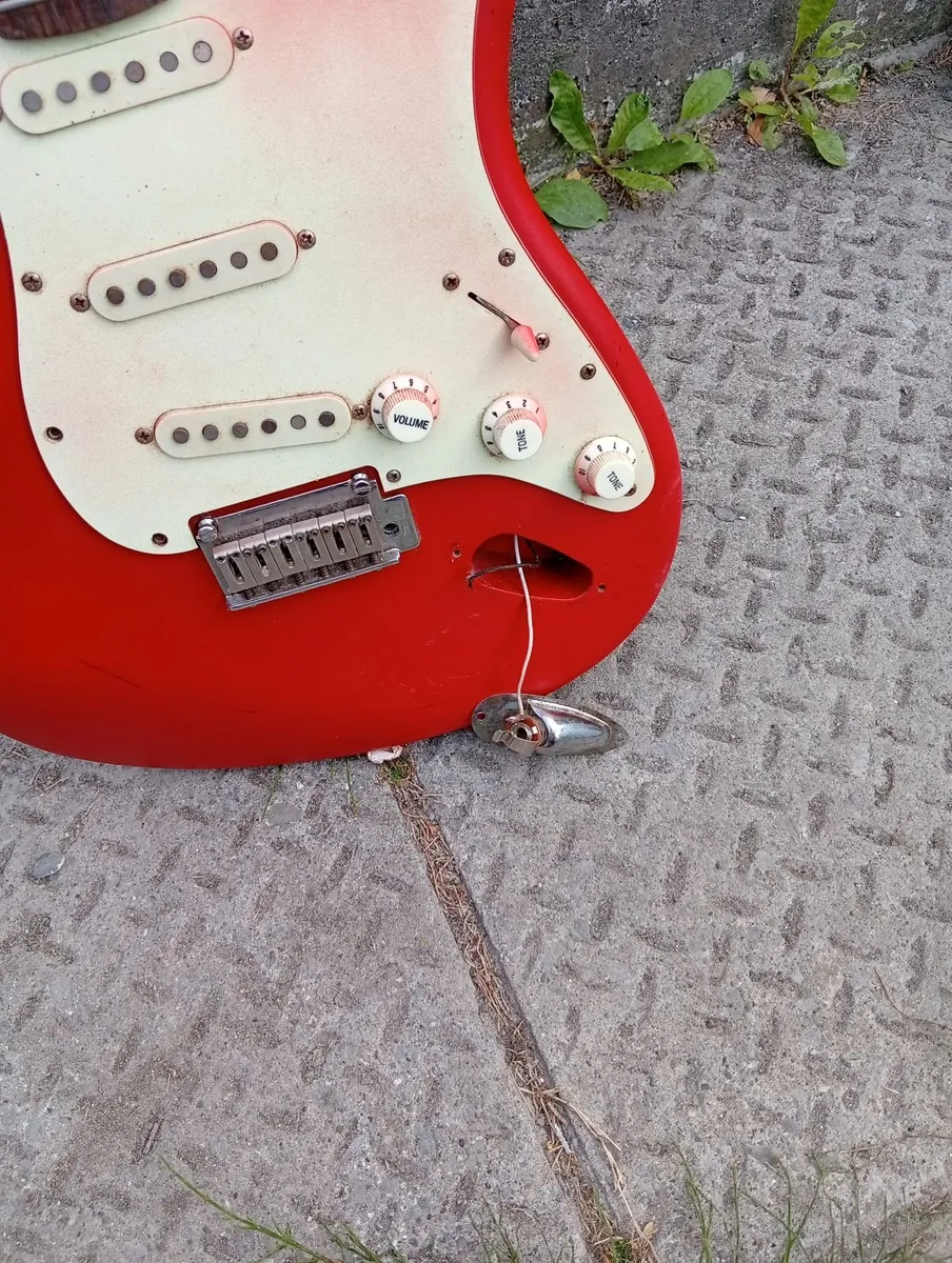 Guitar - Image 4