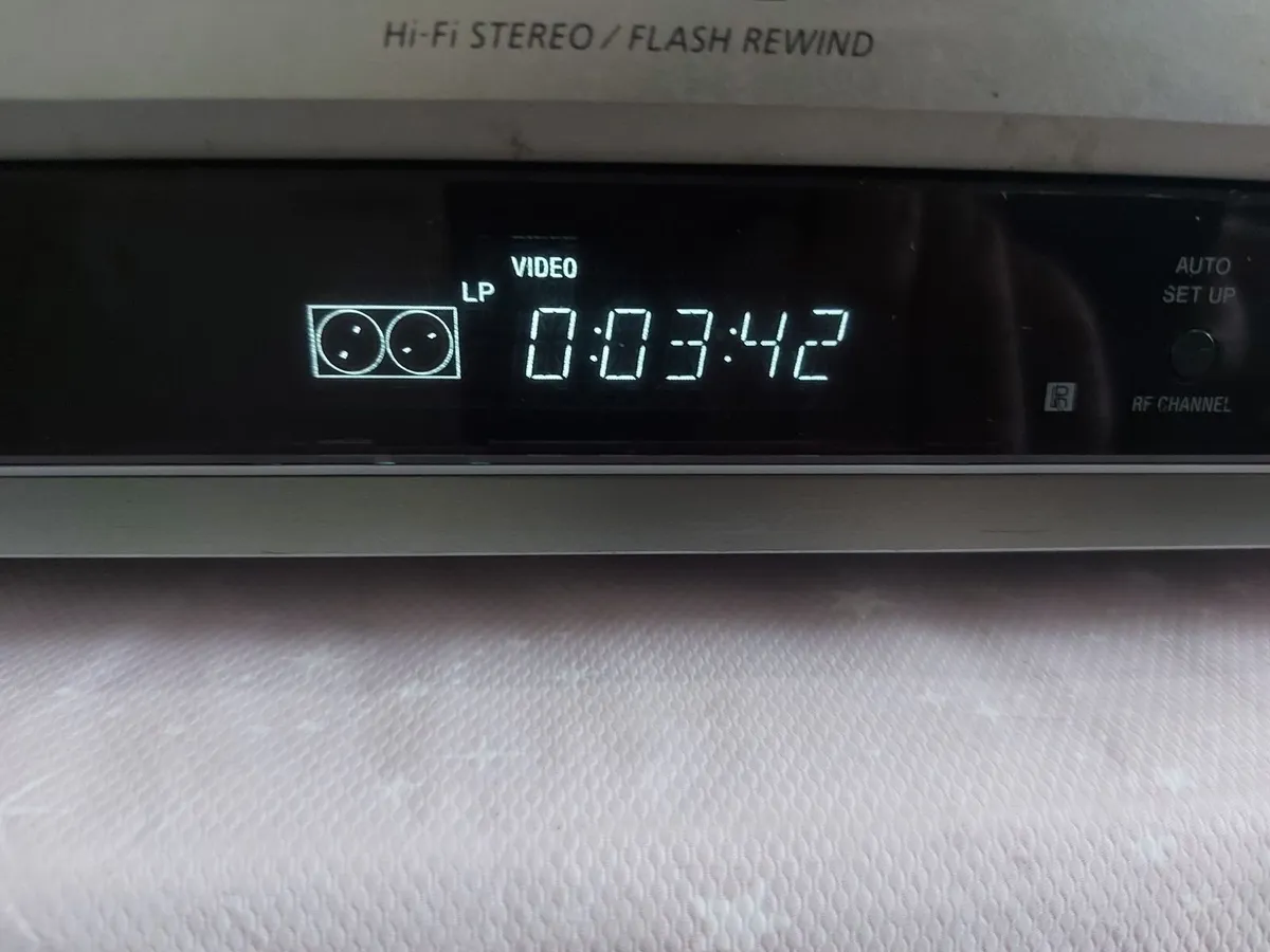 SONY Video Cassette Recorder Model No SLV-SE700I - Image 4