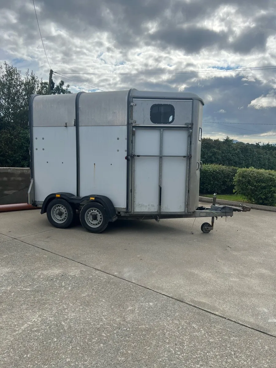 Horse box - Image 1