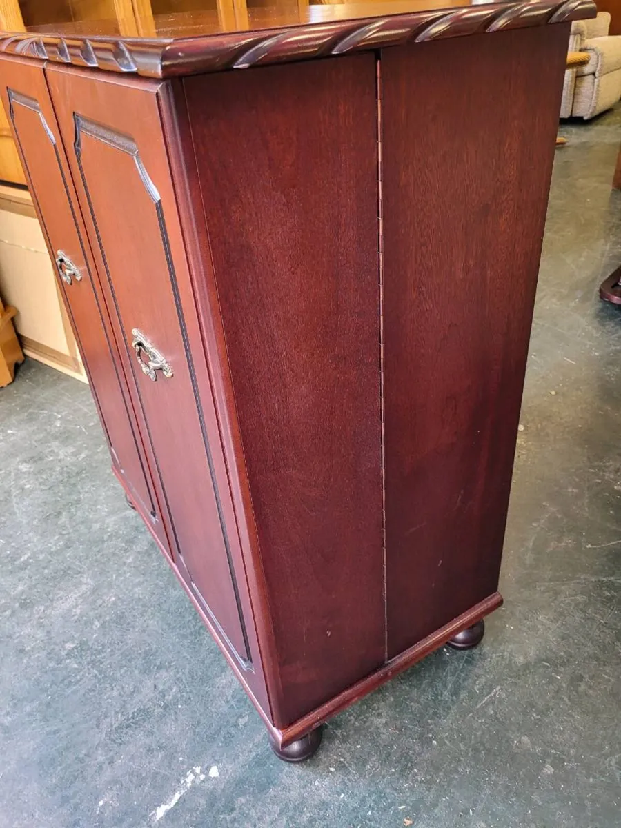 Beautiful Mahogany Drinks Cabinet - Image 4