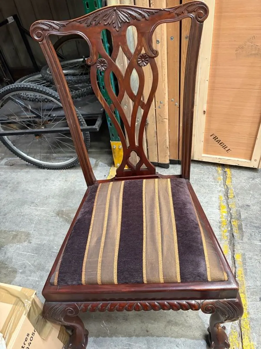 Free - Table - Image 3