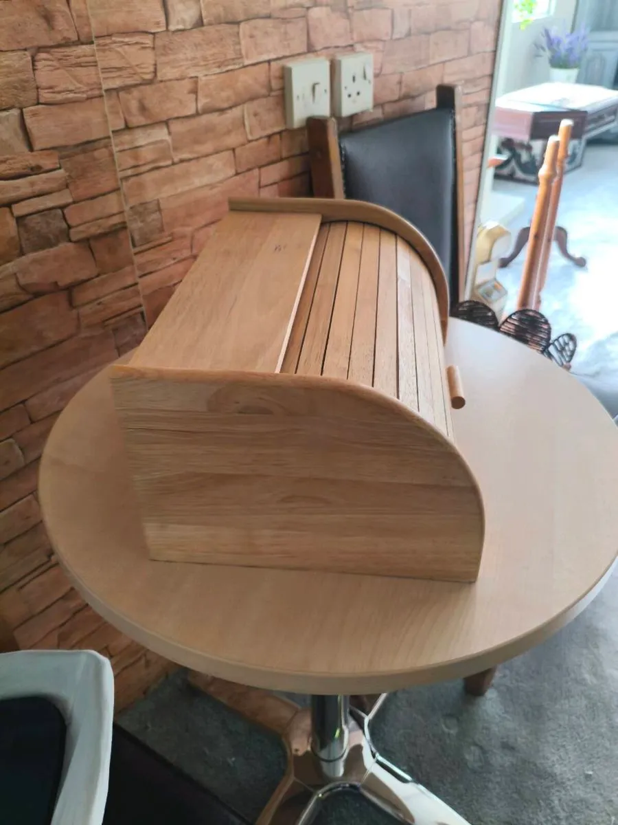 Pine bread bin like new 10euro - Image 3