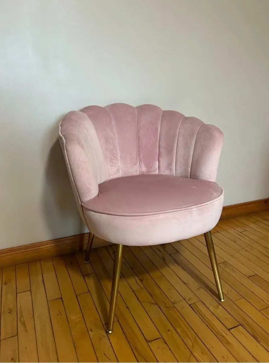 Pink Velvet Shell Accent Chair - Image 1