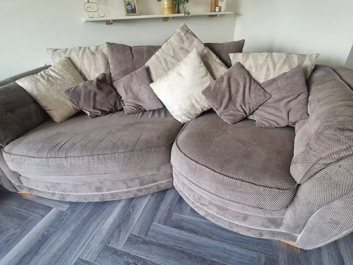 Couches - Image 2