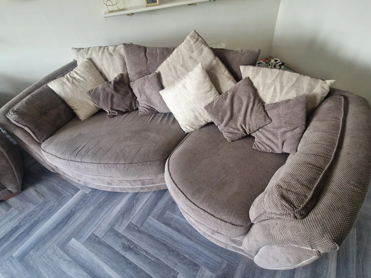 Couches - Image 4