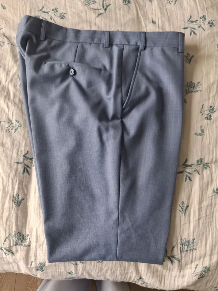 Mens suit - Image 2