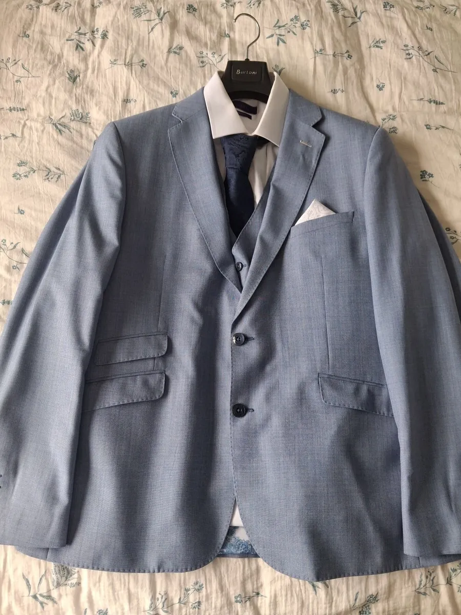 Mens suit - Image 1