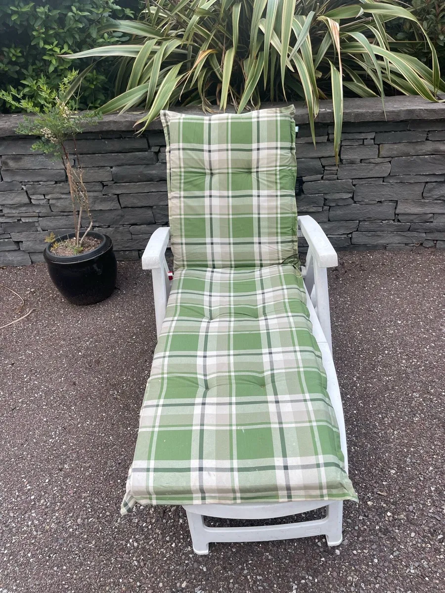 1 x Heavy Duty Plastic Sunlounger - Deckchair - Image 1