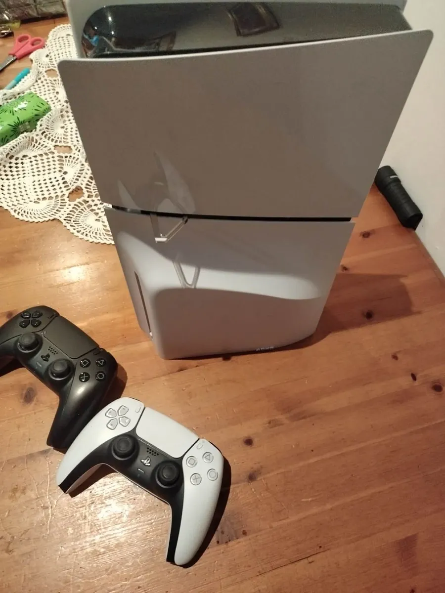 Playstation 5 with 2 controllers and VR set - Image 1