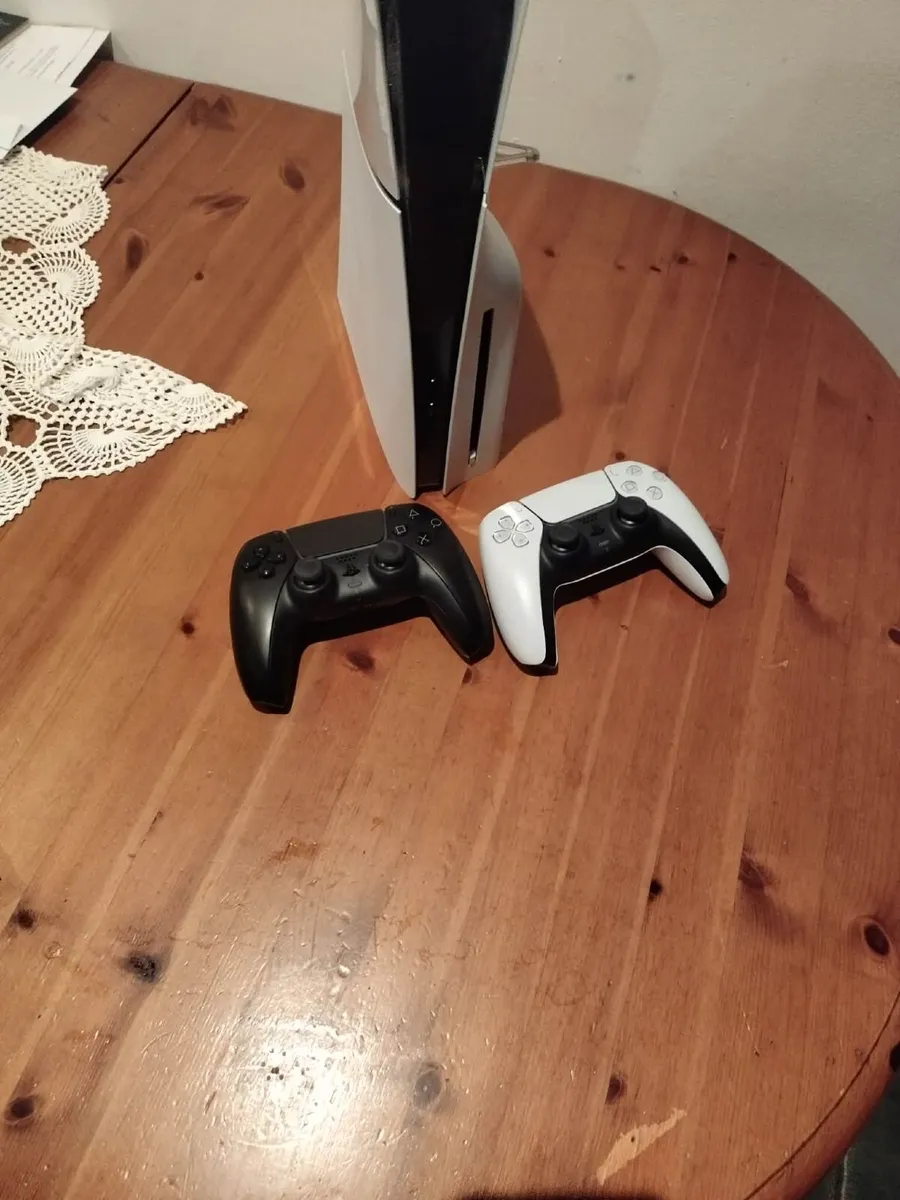 Playstation 5 with 2 controllers and VR set - Image 3