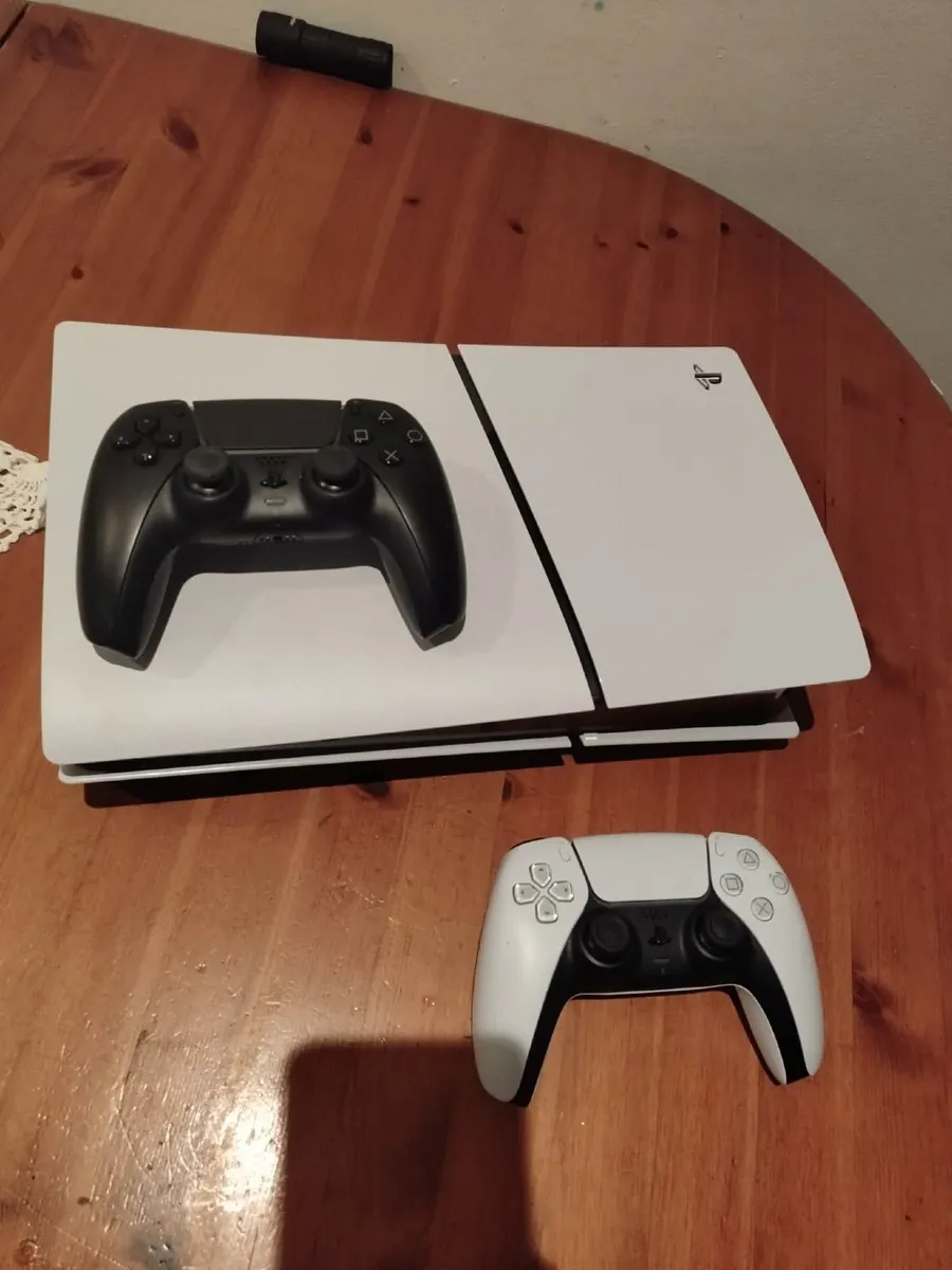 Playstation 5 with 2 controllers and VR set - Image 2