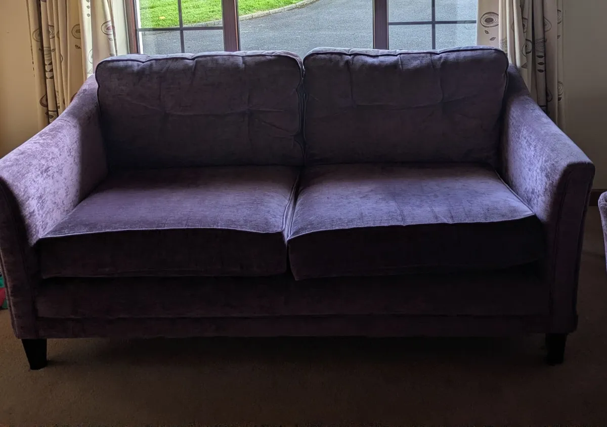 Suite of furniture - Image 1