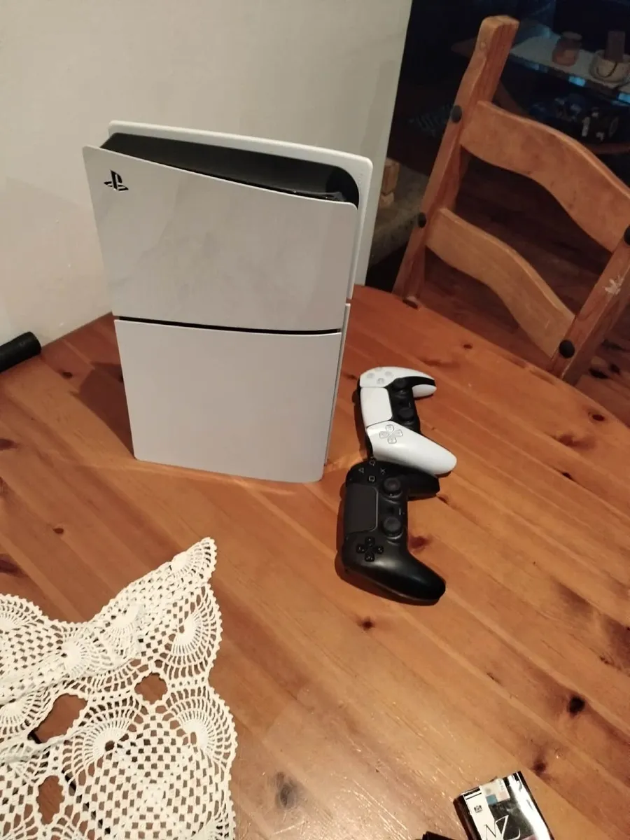 Playstation 5 with 2 controllers and VR set - Image 4