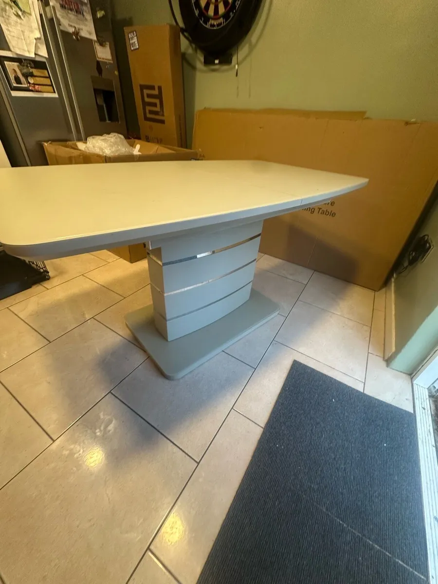 Extending dining table - Image 2