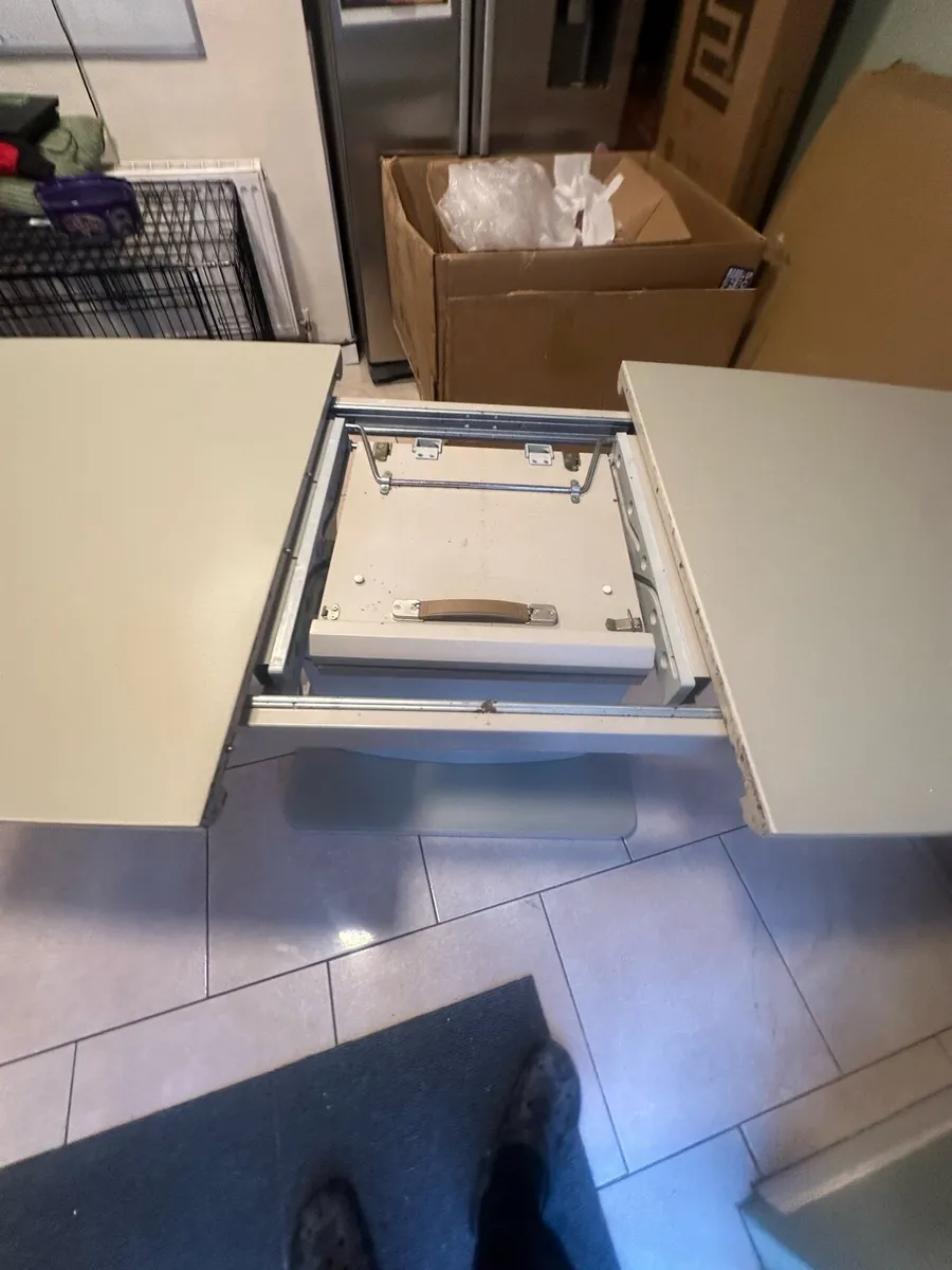 Extending dining table - Image 3