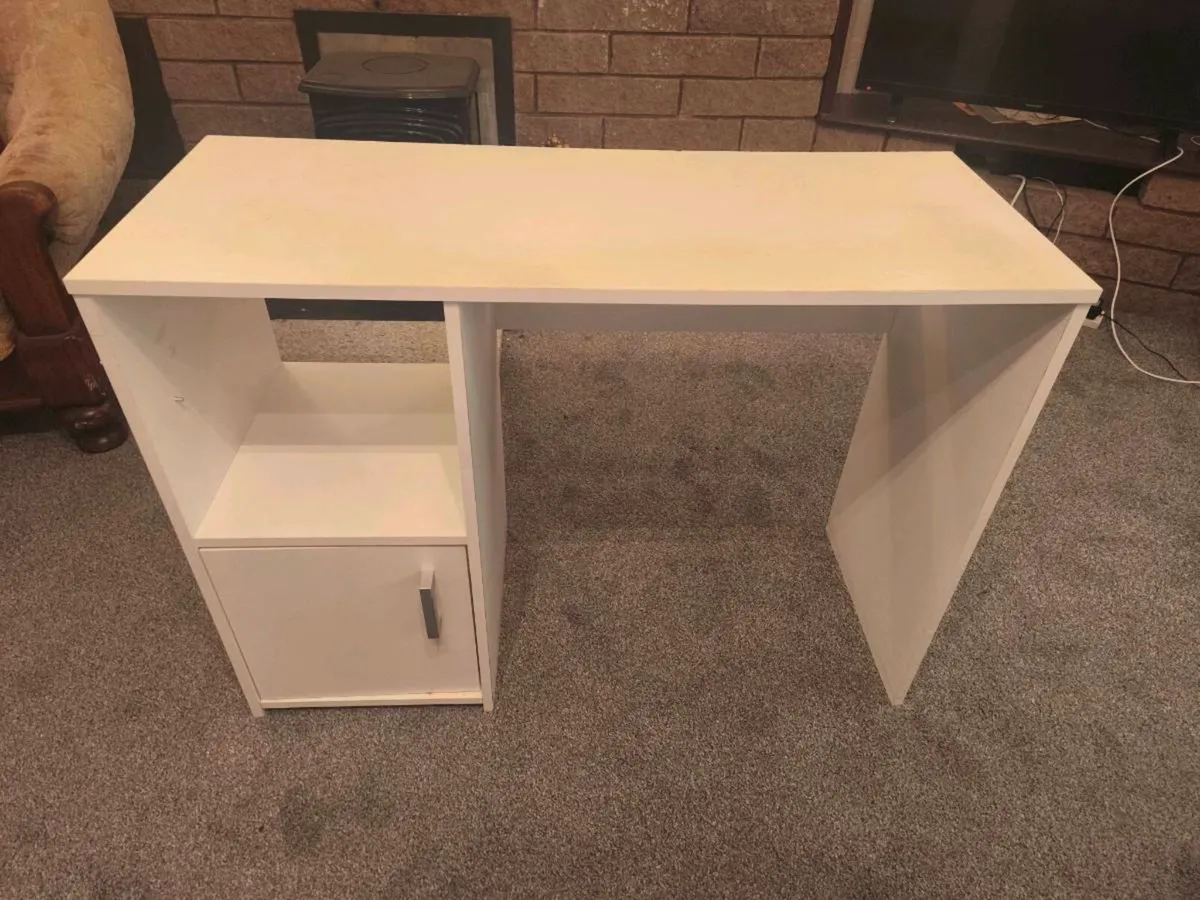 Desk - Image 4