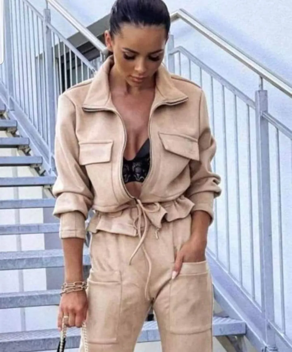 Set, sweatshirt with pockets and pants - Image 2