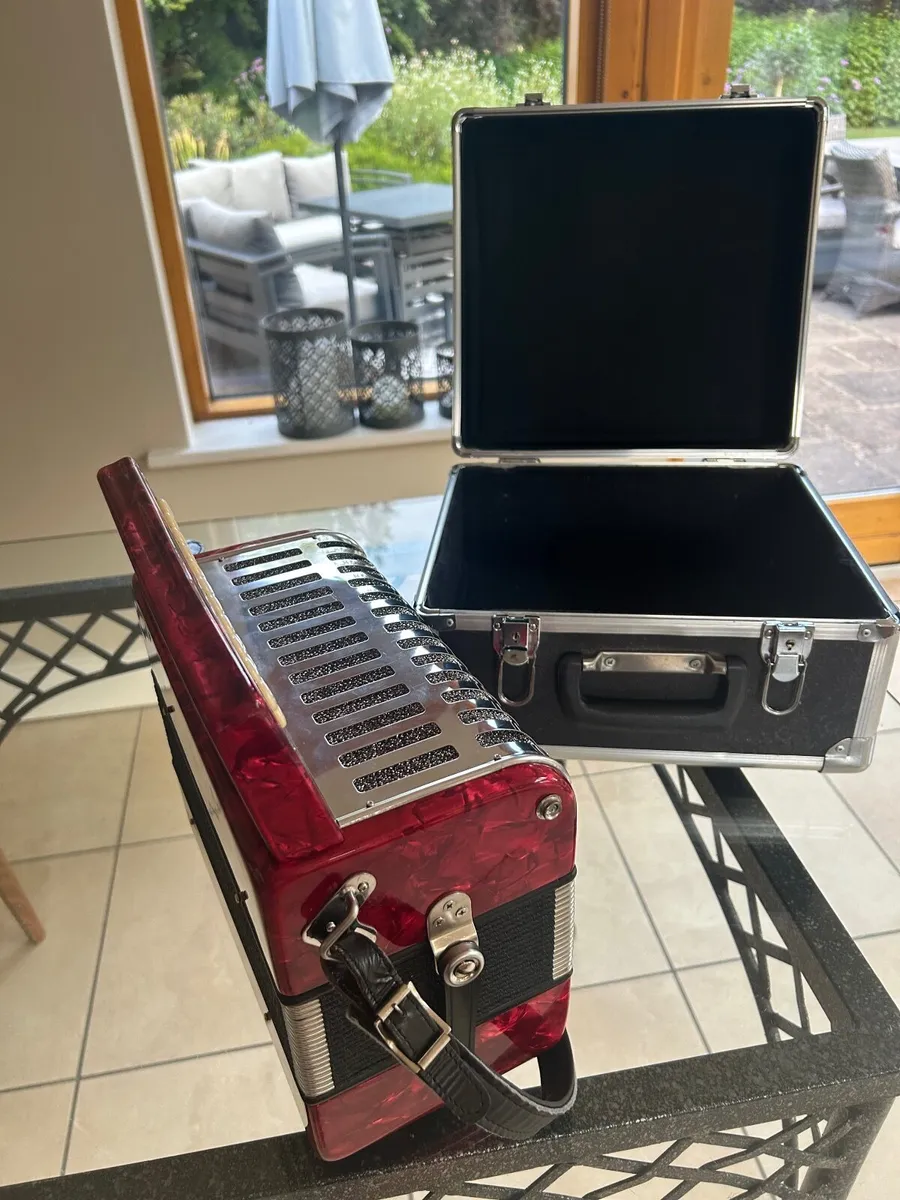 Garvey AAA Accordian - Image 3