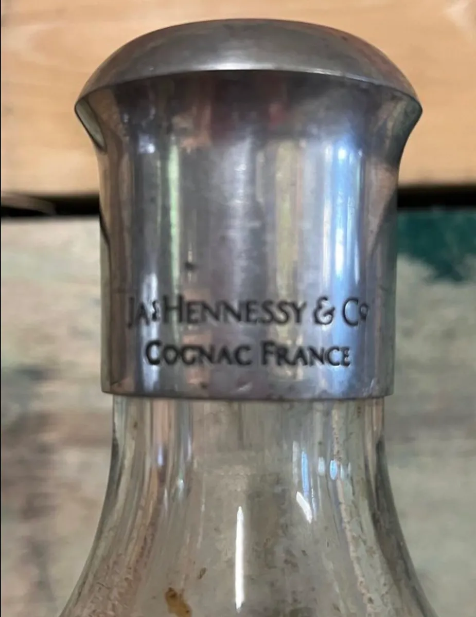 Hennessy crystal bottle - Image 3