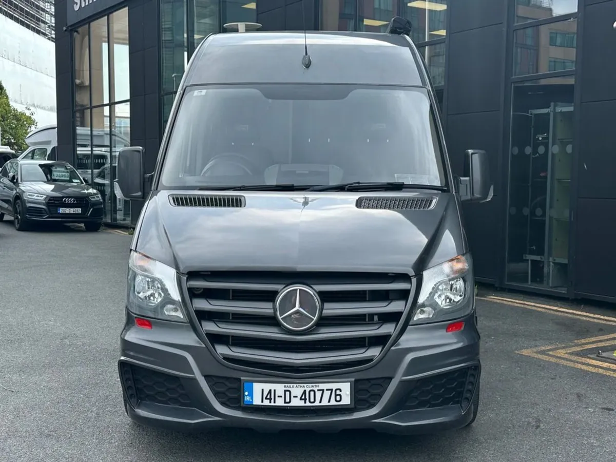 Mercedes-Benz Sprinter Camper / Racevan - Image 2