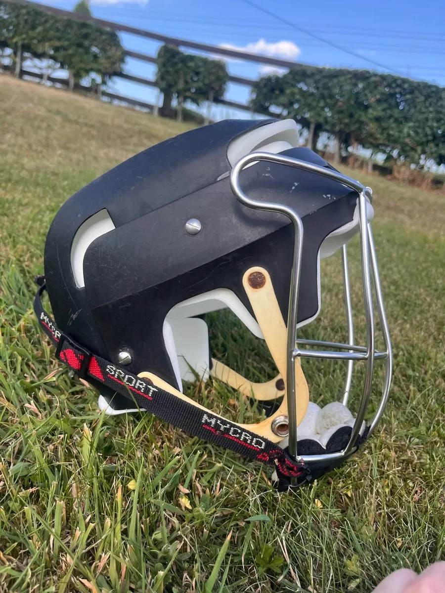 Black old gen sk100 cooper helmet - Image 1
